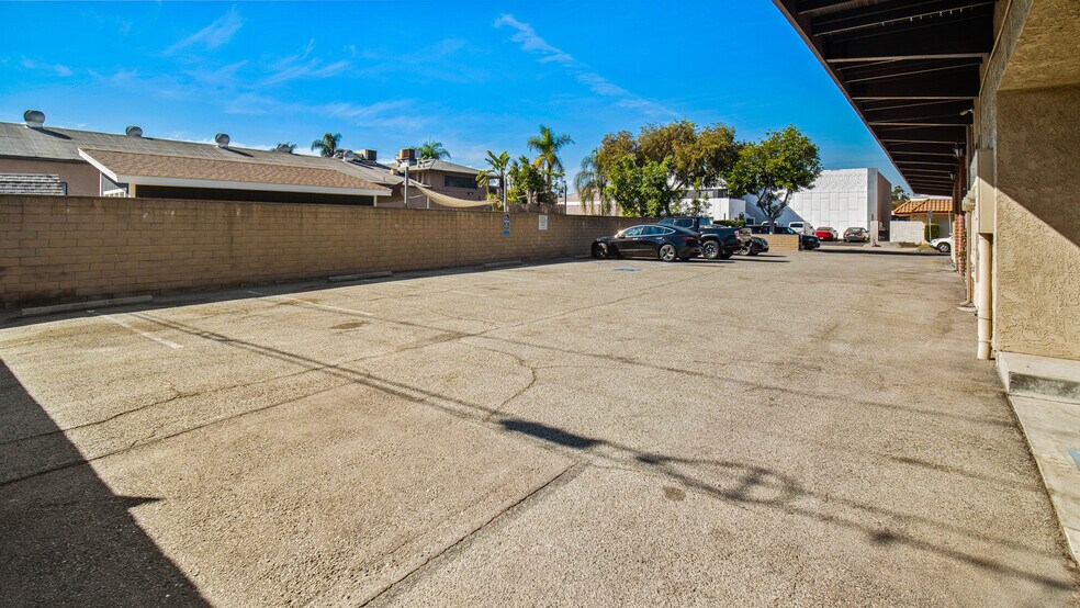 More Photos Of 800 E Wardlow Rd, Long Beach Loft Creative Space For Lease