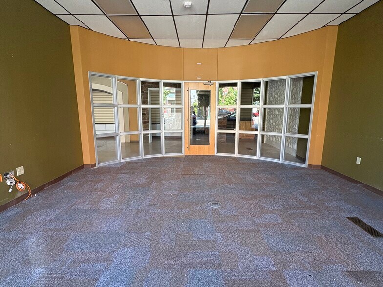 More Photos Of 213 N 5th St, Lafayette Industrial For Lease