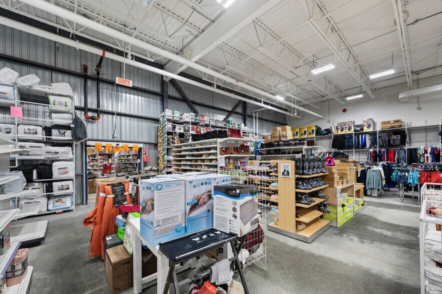 More Photos Of 2145 Boul Louis-Fréchette, Nicolet Department Store For Sale
