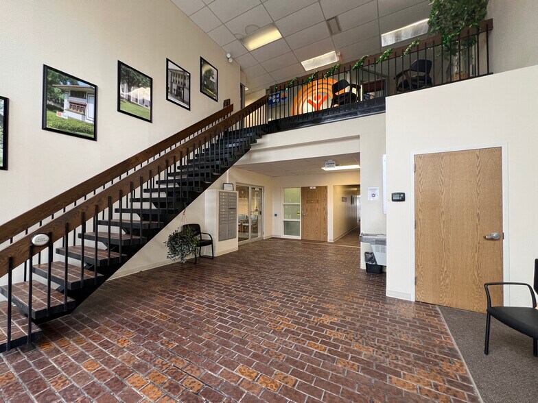 More Photos Of 520 S Pierce Ave, Mason City Medical For Sale
