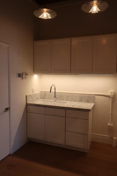 More Photos Of 615 S Victory Blvd, Burbank Loft Creative Space For Sale