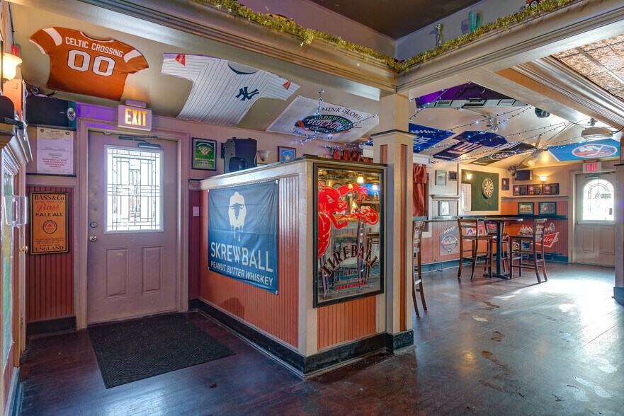 More Photos Of 83 Pulaski Rd, Kings Park Bar For Sale