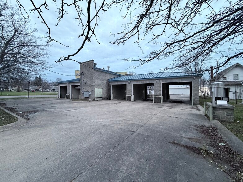 More Photos Of 925 Nichol Ave, Anderson Carwash For Lease