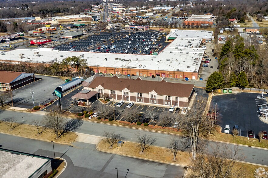 More Photos Of 7 Laura Ln, Thomasville Hotel For Sale