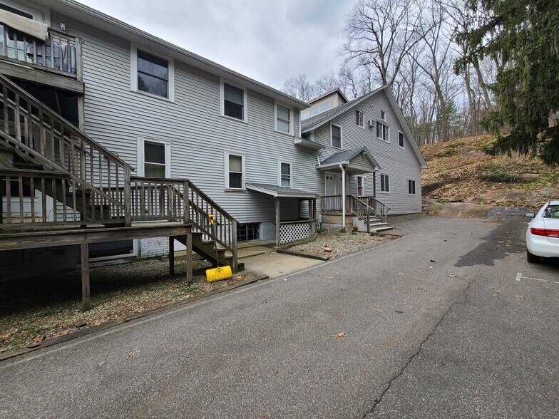 More Photos Of 131 Main St, Hatfield Loft Creative Space For Lease