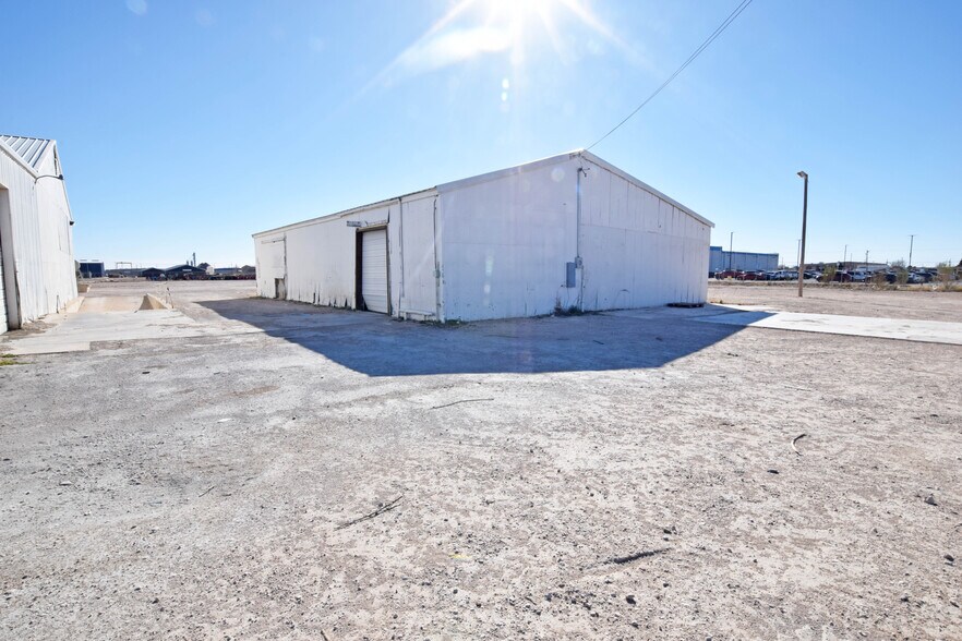 More Photos Of 302 Industrial Ave, Odessa Warehouse For Sale
