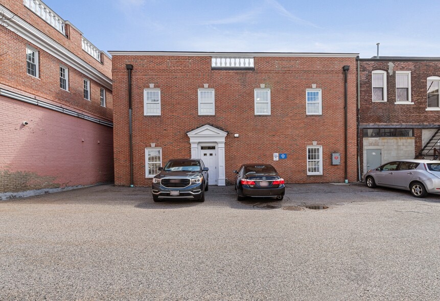 More Photos Of 319 Auburn St, Newton Medical For Lease