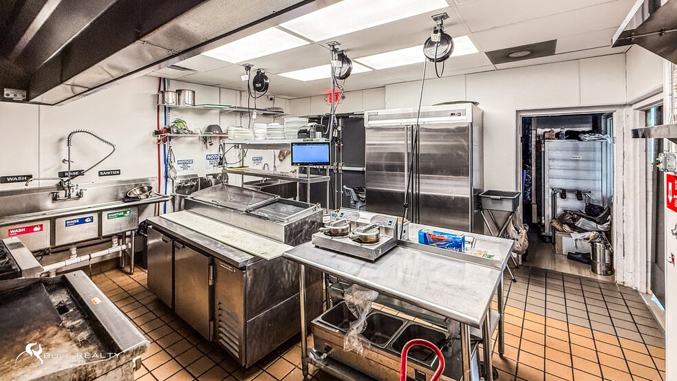 More Photos Of 845 Flat Shoals Ave SE, Atlanta Freestanding For Lease