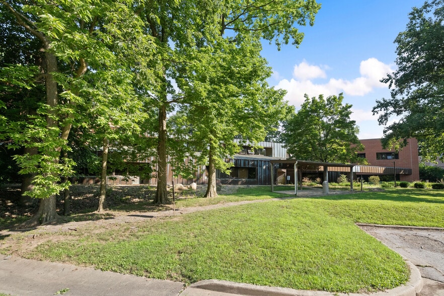 More Photos Of 1015 Michigan Ave, Logansport Flex For Sale