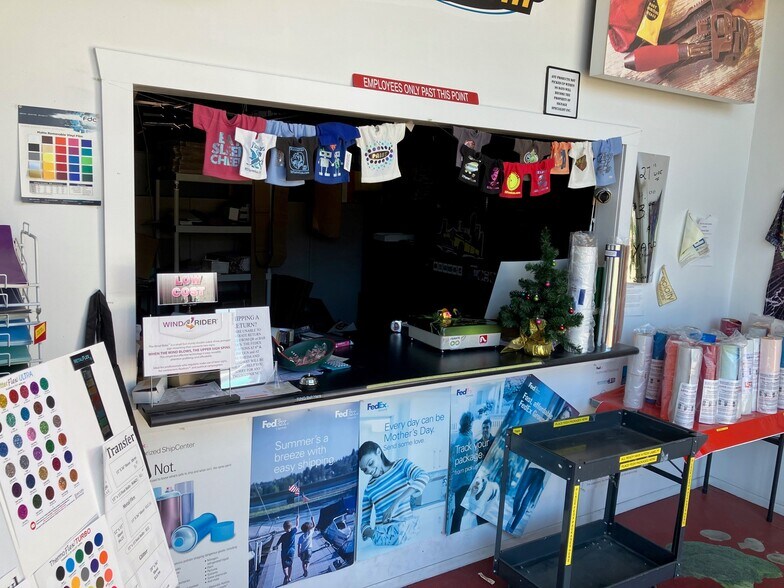 More Photos Of 137 S Lincoln St, Denver Showroom For Lease