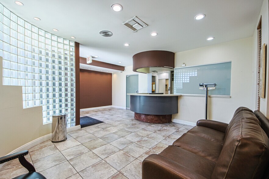 More Photos Of 18445 Vanowen St, Reseda Medical For Sale