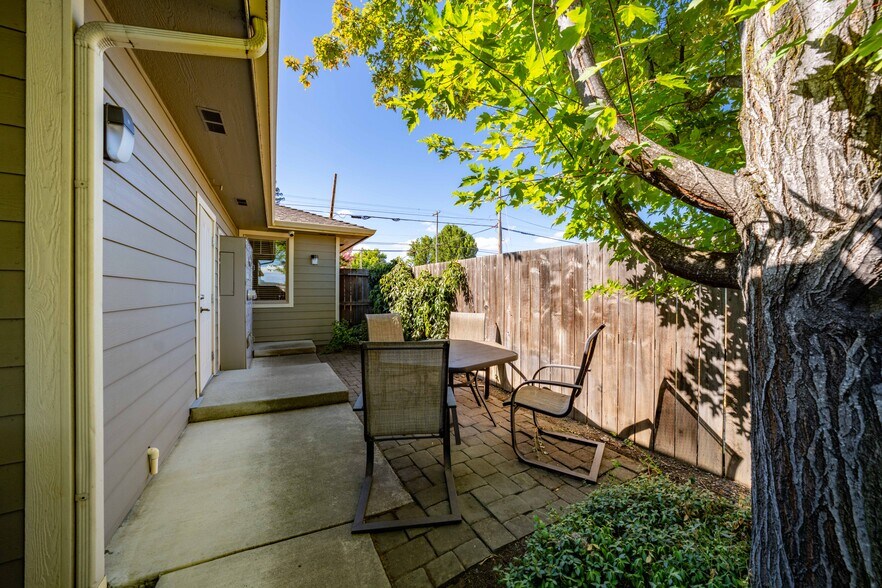 More Photos Of 2436 W Main St, Medford Office For Sale