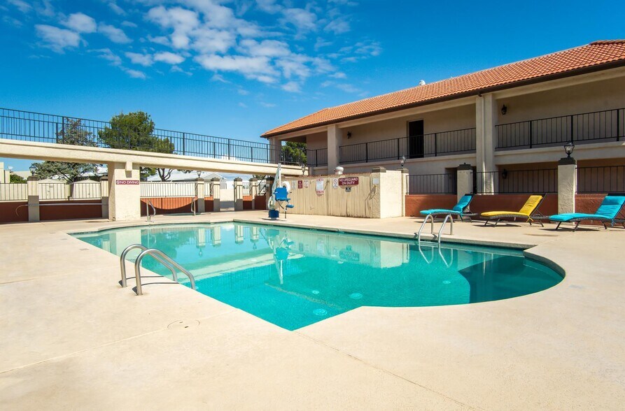 More Photos Of 301 W State Route 89A, Cottonwood Hotel For Sale