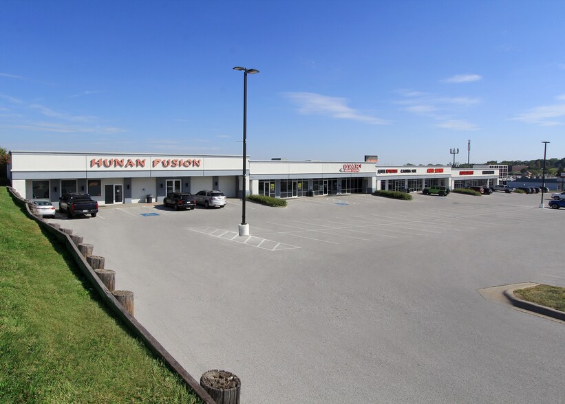 More Photos Of 12990-13038 W Center Rd, Omaha Unknown For Lease