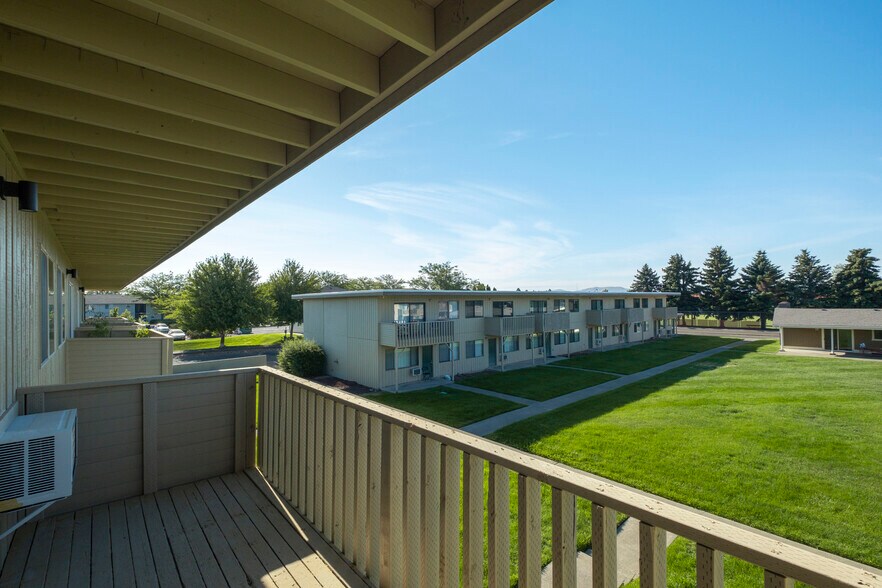 More Photos Of 925 E 18th Ave, Ellensburg Apartments For Sale