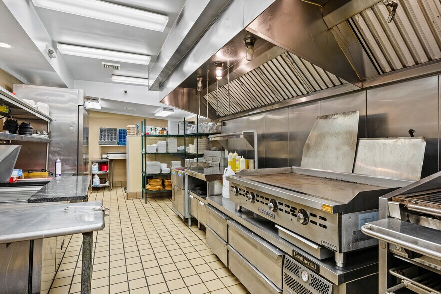 More Photos Of 5626 W Lincoln Hwy, Parkesburg Restaurant For Sale