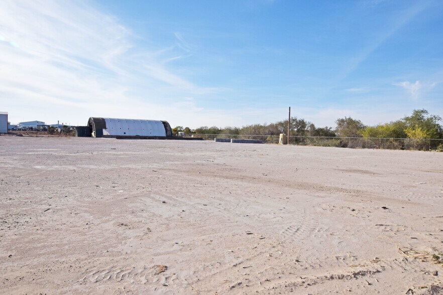 More Photos Of 305 E 57th St, Odessa Warehouse For Sale