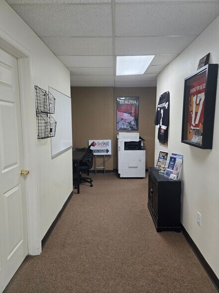 More Photos Of 635 W Corona St, Pueblo Loft Creative Space For Lease