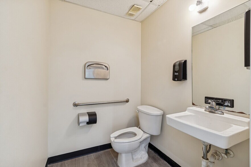 More Photos Of 7400 US Highway 19, New Port Richey Storefront For Lease