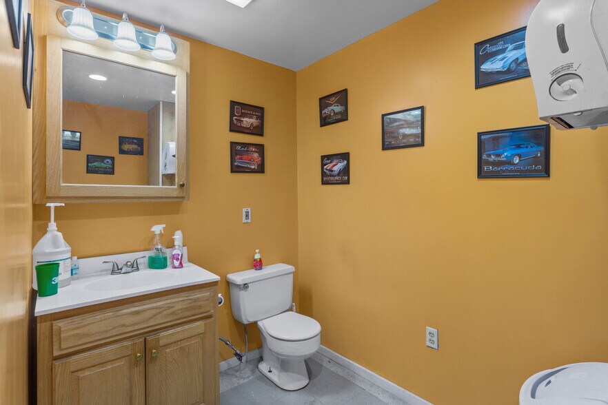 More Photos Of 140 Charles St, Harrisonburg Auto Repair For Sale