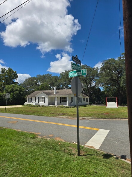 Primary Photo Of 1934 Dellwood Dr, Tallahassee Office Residential For Sale