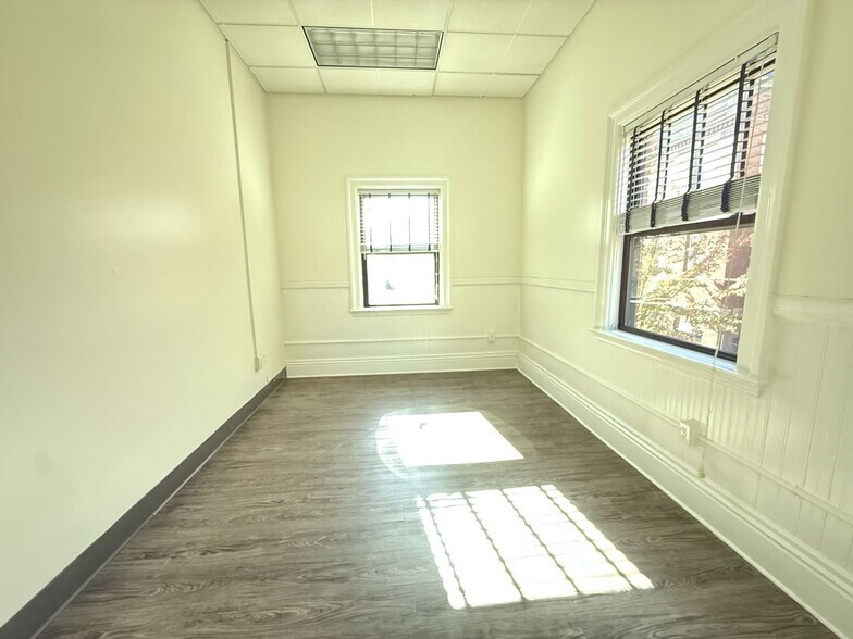 More Photos Of 5 Warren St, Concord Storefront Retail Office For Lease