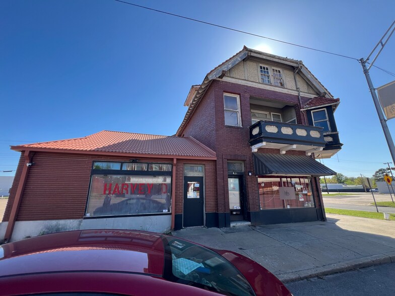 Primary Photo Of 821 W Broadway St, Muskogee Restaurant For Sale