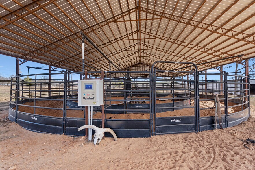 More Photos Of 13354 E 520 Rd, Colcord Sports And Entertainment For Sale