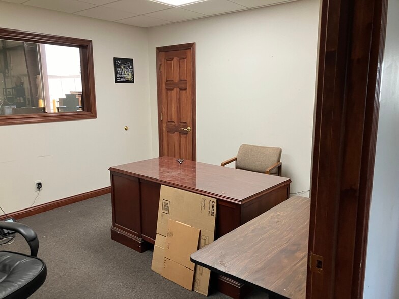 More Photos Of 770 Andico Rd, Plainfield Warehouse For Lease