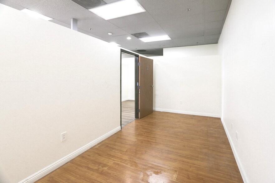 More Photos Of 1570 S Western Ave, Los Angeles Unknown For Lease