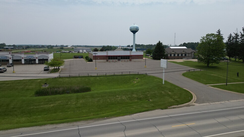 More Photos Of 4464 Huron St, North Branch Freestanding For Lease