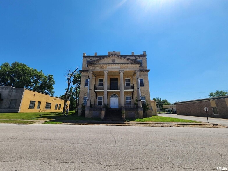 More Photos Of 202 E Oak St, West Frankfort Religious Facility For Sale