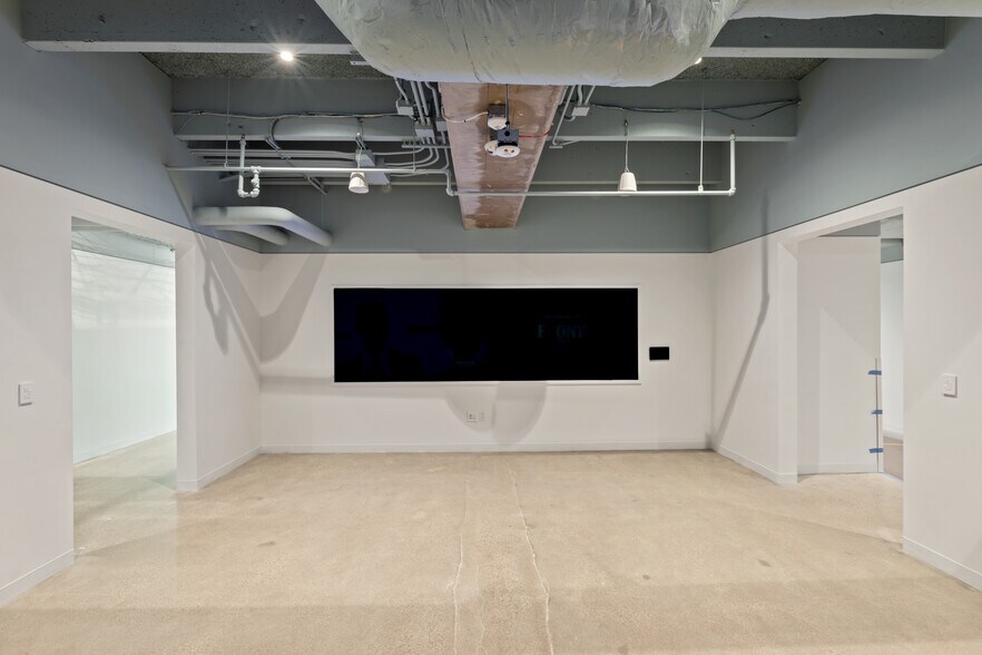 More Photos Of 8350 N Central Expy, Dallas Unknown For Lease