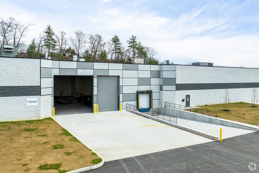 More Photos Of 196 E Main St, Milford Light Manufacturing For Sale