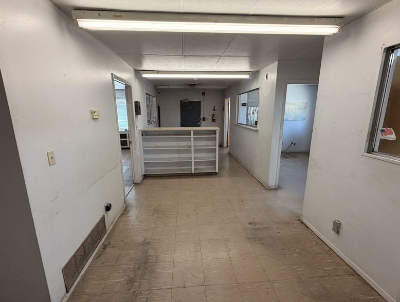 More Photos Of 9700 Railroad Dr, El Paso Warehouse For Sale