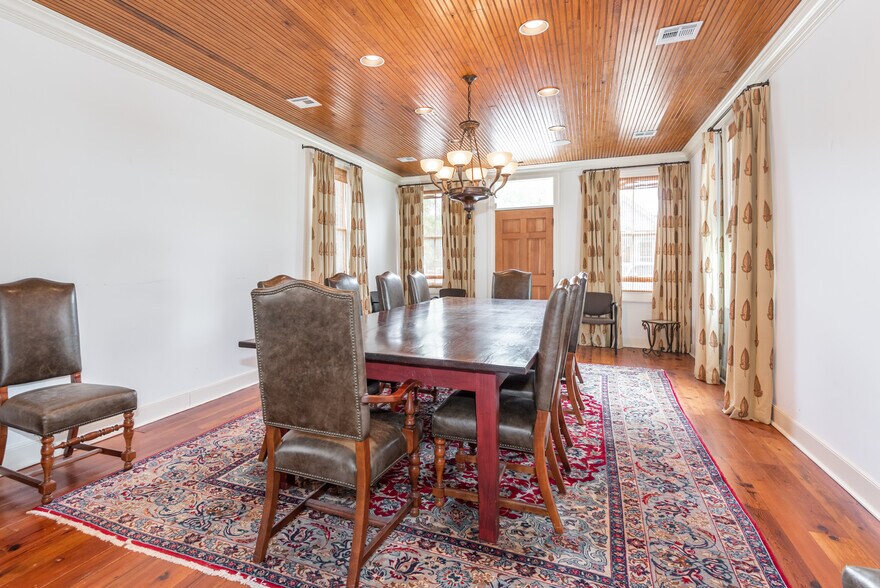 More Photos Of 987 Harris St, Tunica Office For Sale