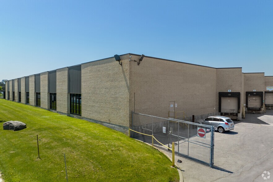 More Photos Of 290 Humberline Dr, Toronto Warehouse For Lease