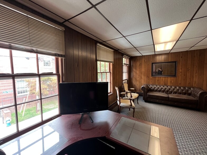 More Photos Of 25 W Courtland St, Bel Air Office For Lease