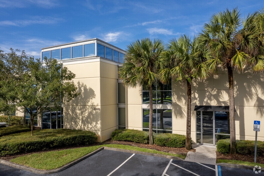 More Photos Of 2000 N Alafaya Trl, Orlando Office For Lease