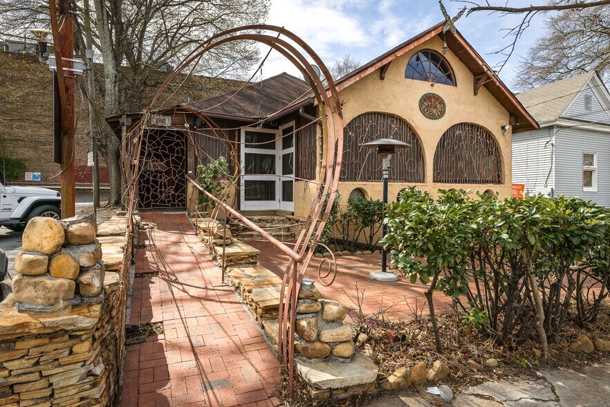 More Photos Of 1043 Greenwood Ave, Atlanta Restaurant For Sale