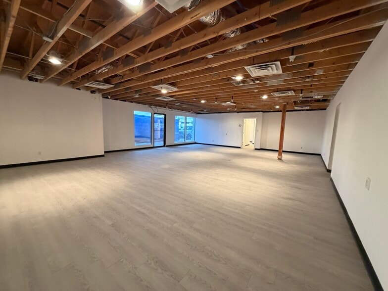 More Photos Of 5325 S Valley View Blvd, Las Vegas Warehouse For Lease