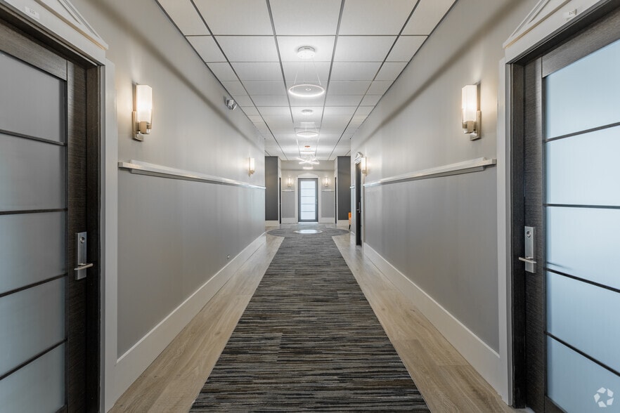 More Photos Of 1741-1761 N Dilleys Rd, Gurnee Office For Lease