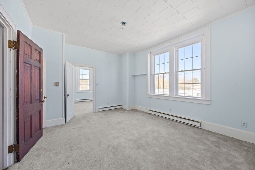 More Photos Of 101 Broad St, Columbia Flex For Sale