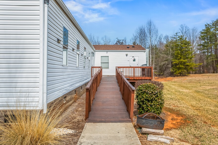 More Photos Of 1255 Mountainview Rd, King Religious Facility For Sale