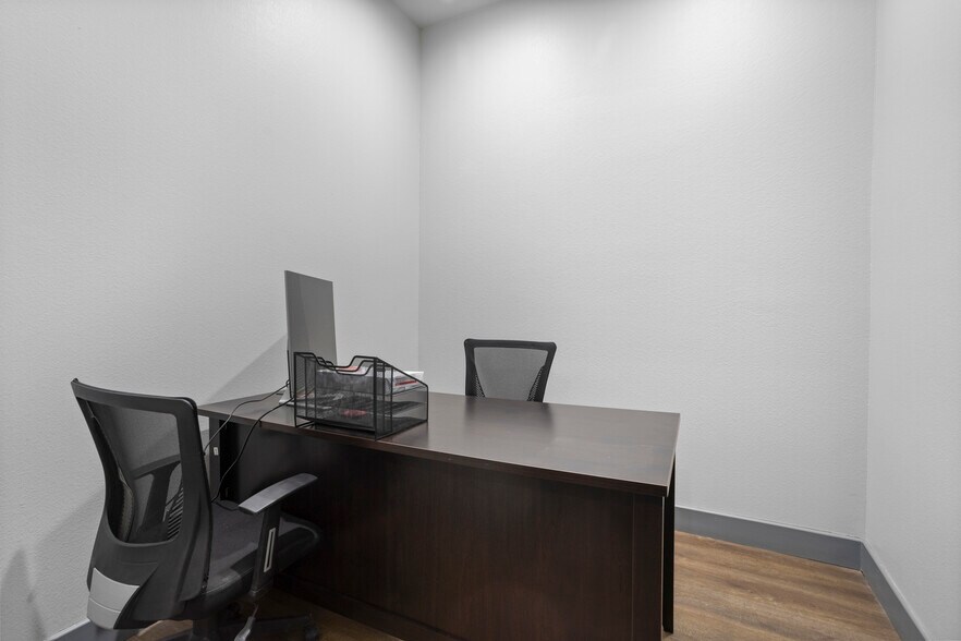 More Photos Of 913 N Belt Line Rd, Irving Distribution For Sale