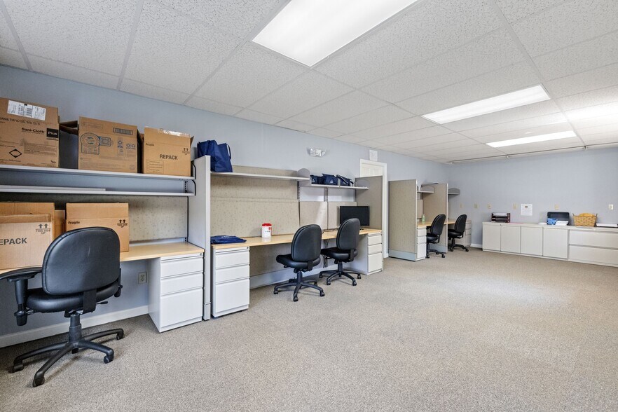 More Photos Of 214 Lake St, Bristol Office For Sale