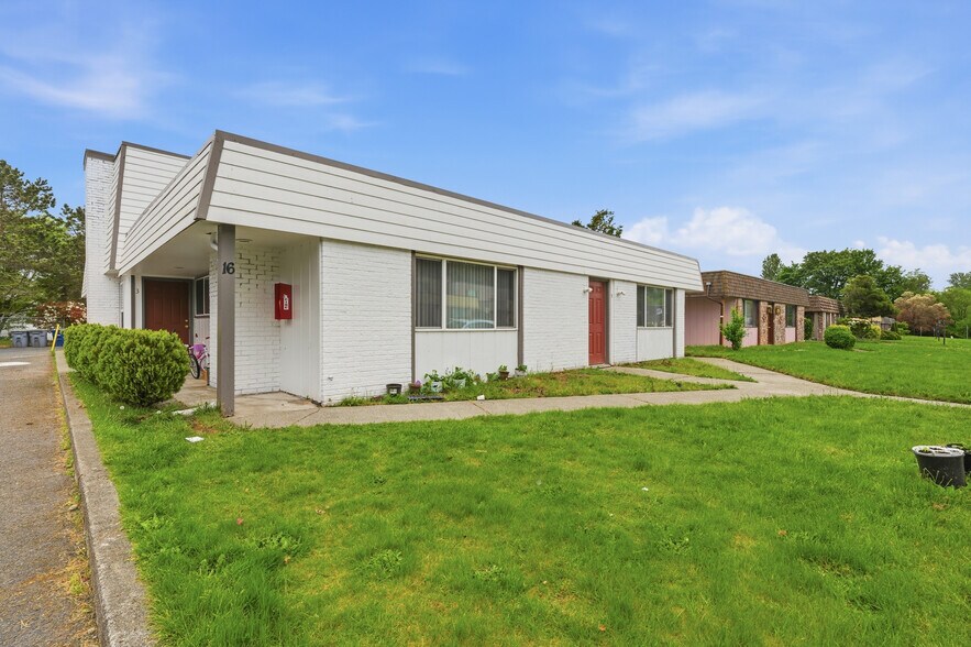 More Photos Of 16 147th Ave SE, Bellevue Apartments For Sale