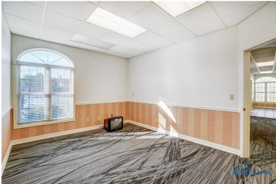 More Photos Of 2135 Tiffin Ave, Findlay Office For Sale