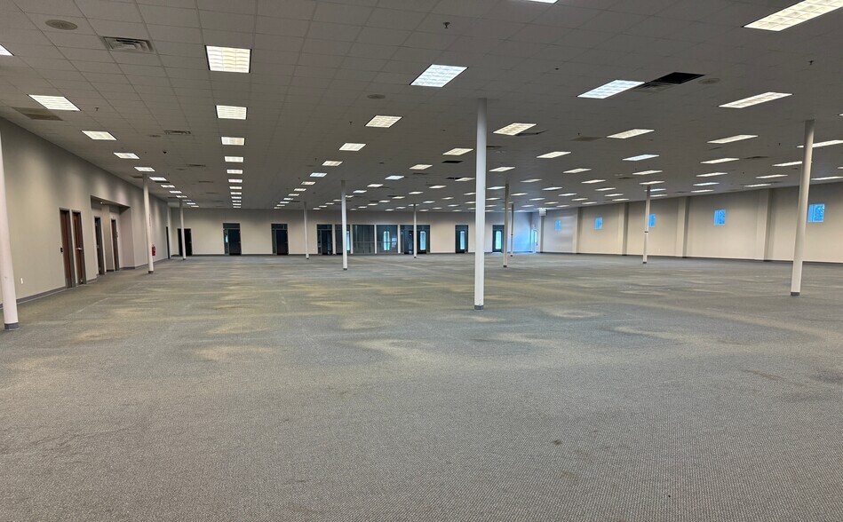 More Photos Of 9628 Forest Hills Rd, Machesney Park Research And Development For Sale