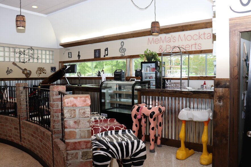 More Photos Of 8232 Market St, Wilmington Freestanding For Sale